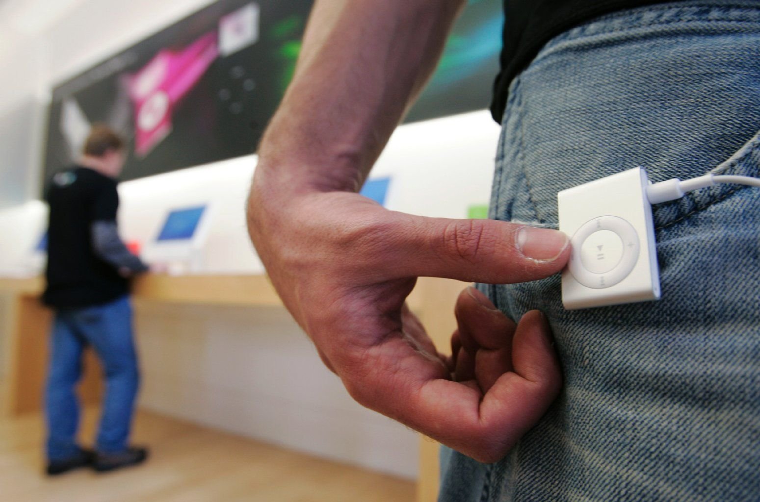 Kunden von Apples iTunes, App Store und iBooks haben nun ein zweiwöchiges Widerrufsrecht für nahezu alle online erworbenen Produkte.