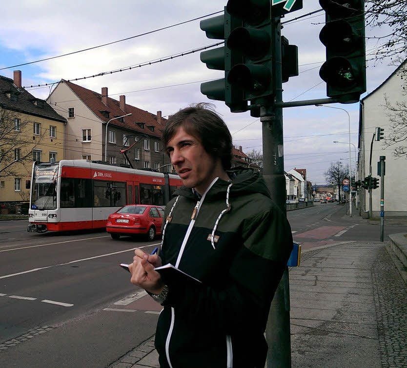 MZ-Mitarbeiter Jan Schumann machte gestern an einigen Ampeln in Halle Stichproben. Etliche Autos fuhren bei Rot.