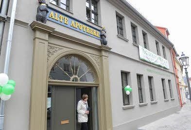 Eröffnung der Alten Apotheke als Domizil der Wohnungsgesellschaft Köthen.