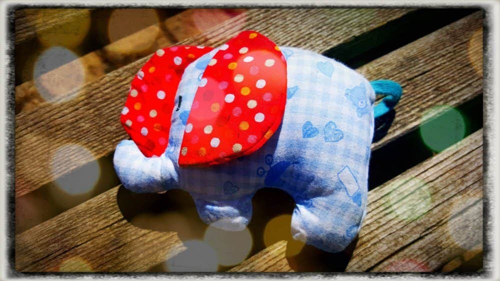 Der Elefant ganz einsam in der Breiten Straße.