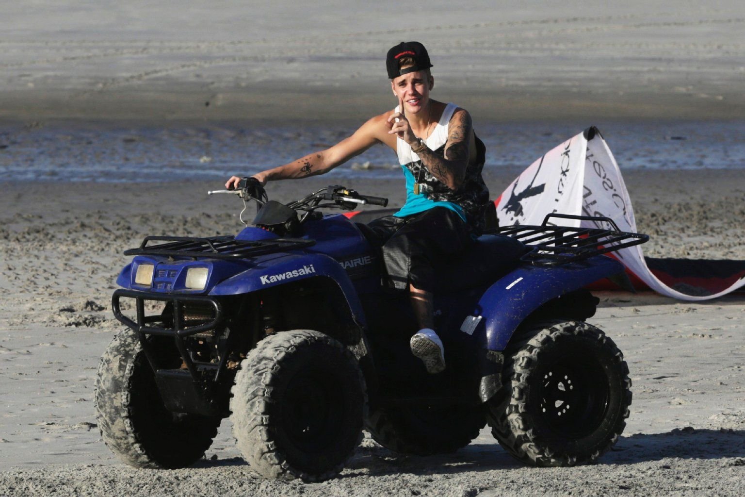 Justin Bieber auf seinem Quad.