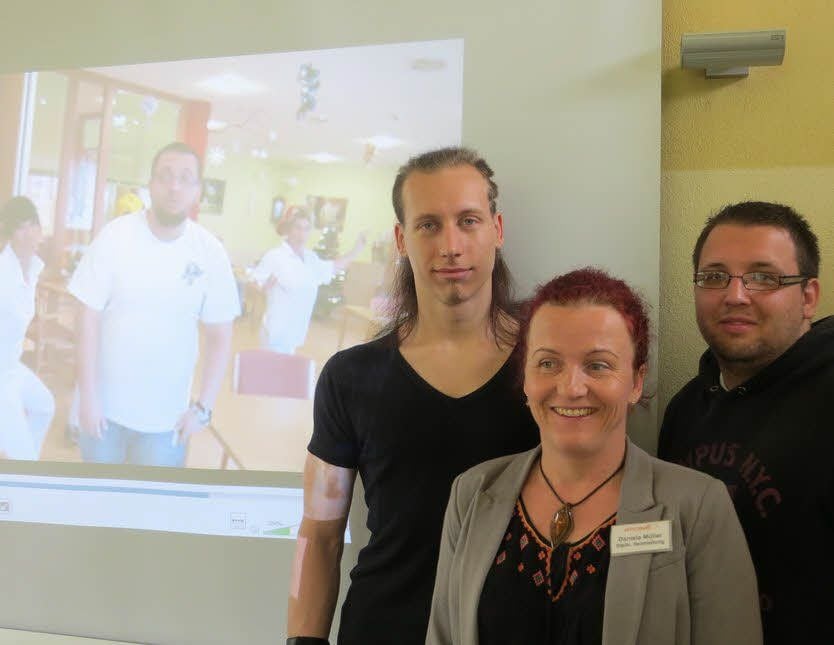 Thomas Hinkel, Daniela Müller und Maximilian Wendler präsentierten das Musikvideo der Öffentlichkeit.