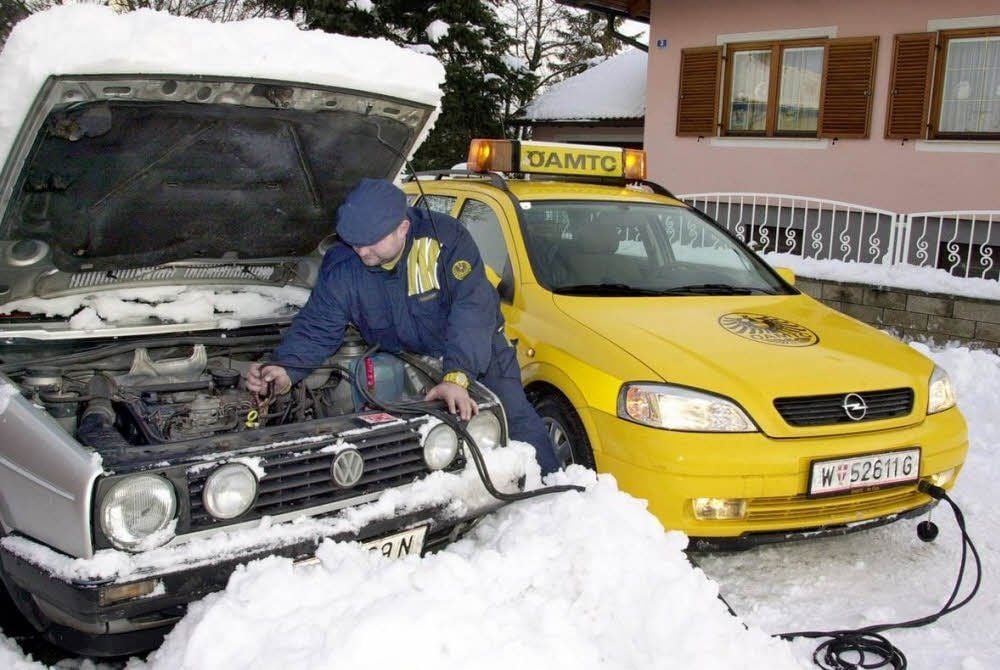 Kfz-Schutzbrief-Versicherte bekommen bei Pannen oft auch im Ausland Hilfe. Die Versicherungen arbeiten mit Vertragspartnern zusammen.