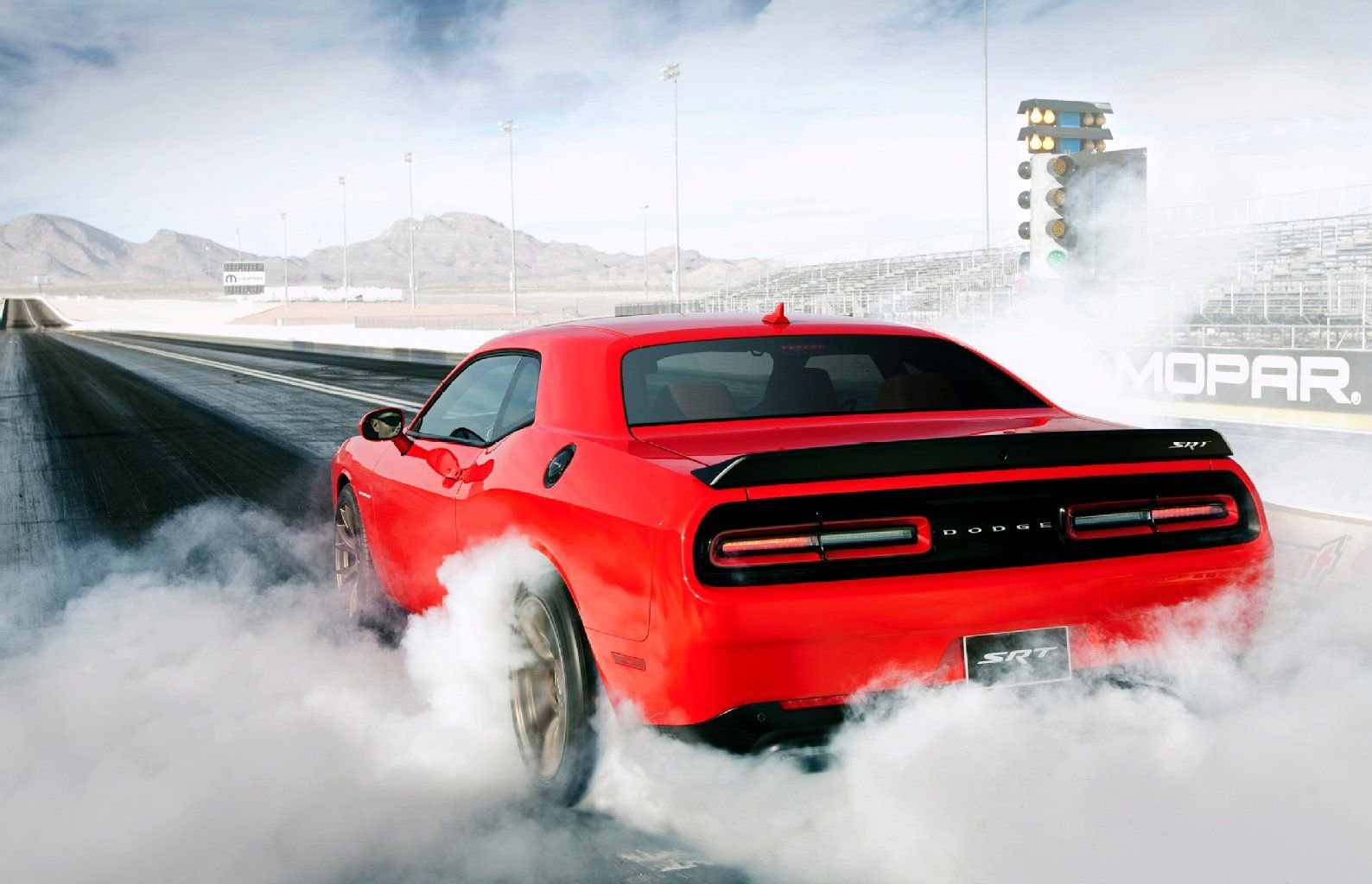 Der Dodge schafft die 400 Meter aus dem Stand in 11,2 Sekunden