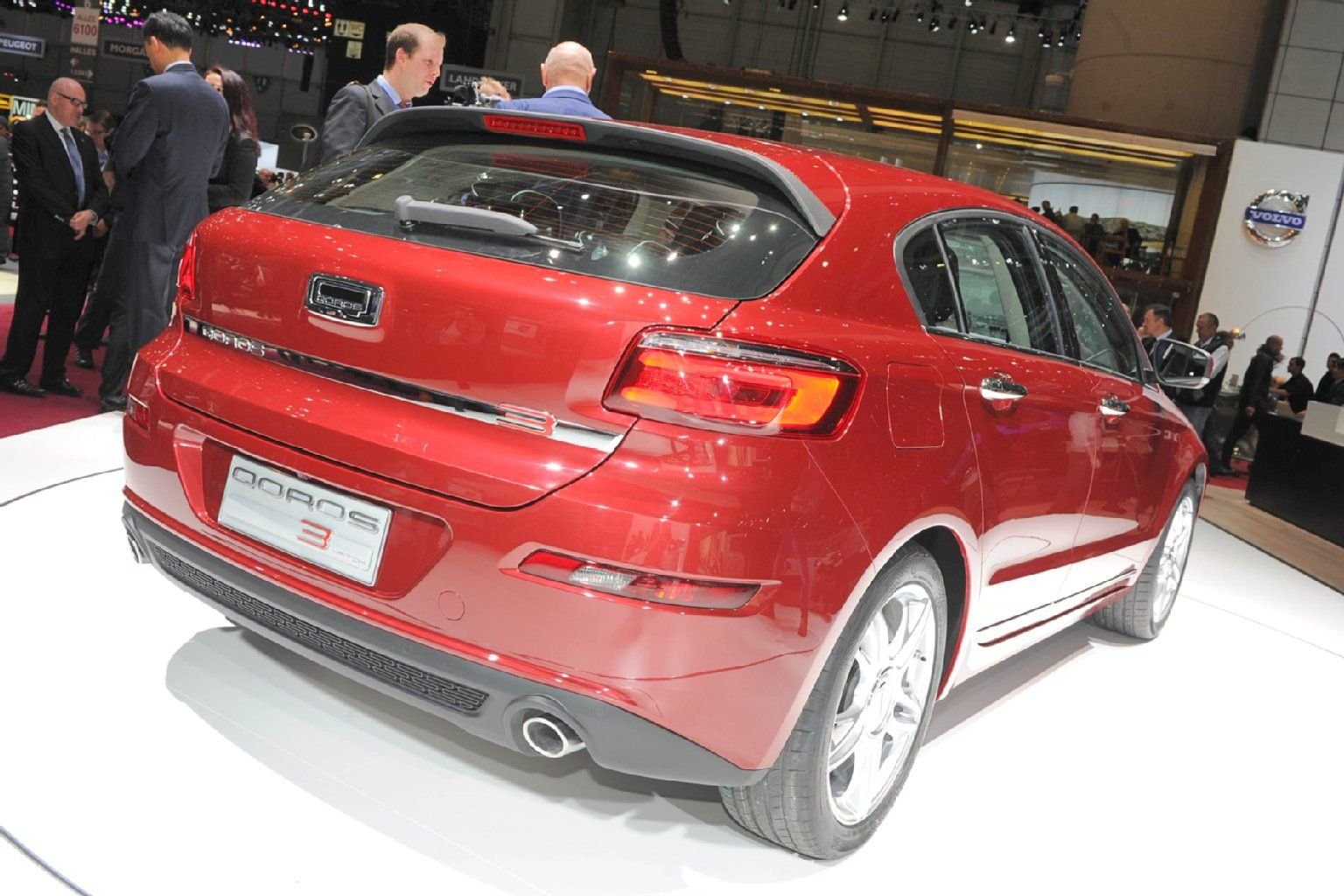 Der Qoros 3 Hatch bietet Platz für fünf Insassen und 403 Liter Gepäck. Bei umgeklappter Rückbank wächst der Stauraum auf 1103 Liter.