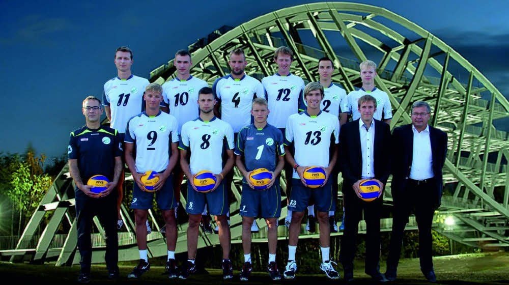 Erstmals in der Vereinshistorie hat der VC Bitterfeld-Wolfen mit Christoph Richter (2.v.r. vordere Reihe) einen Geschäftsführer auf dem Teamfoto.