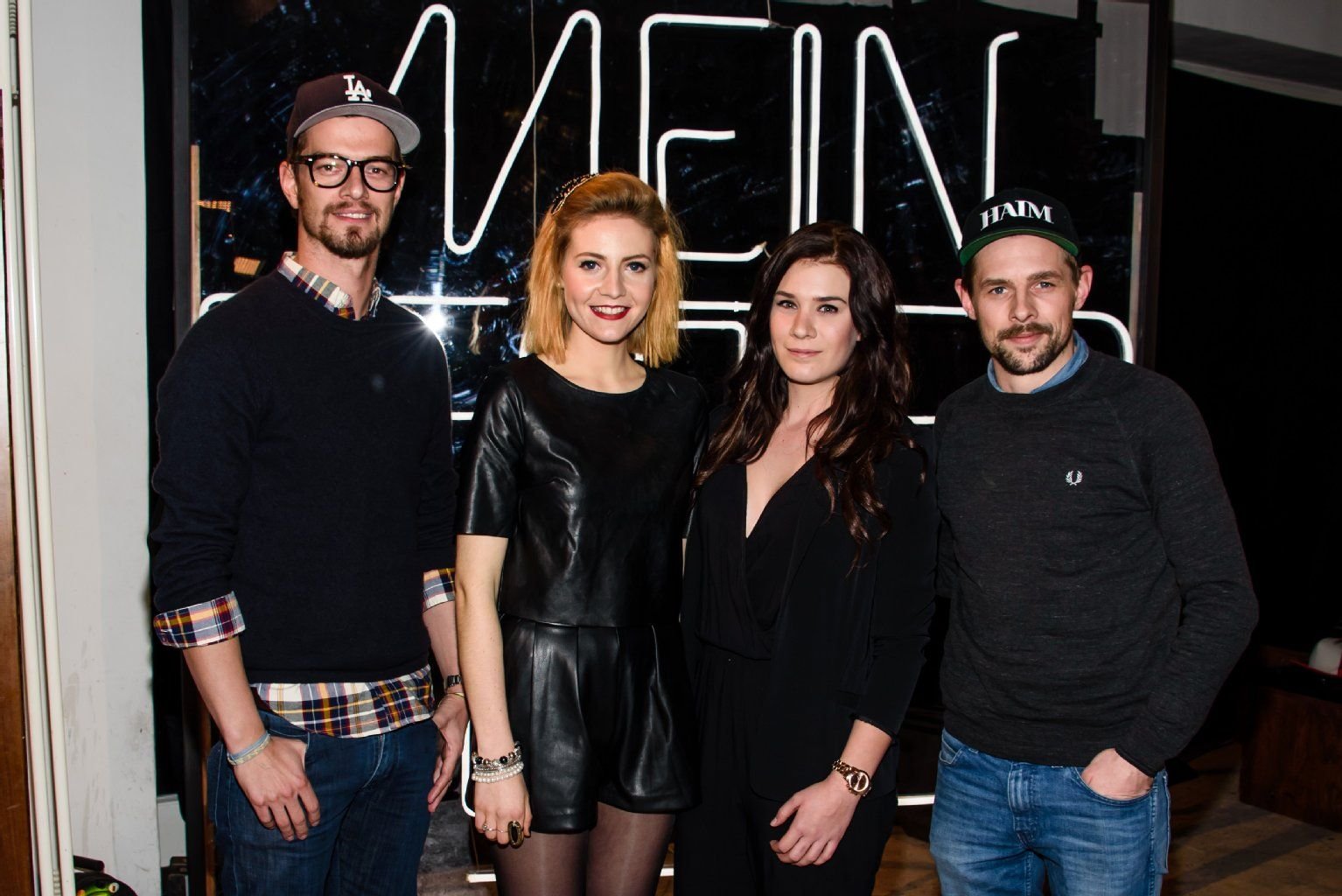 Joko und Klaas mit ihren Kandidaten Selina und Lena