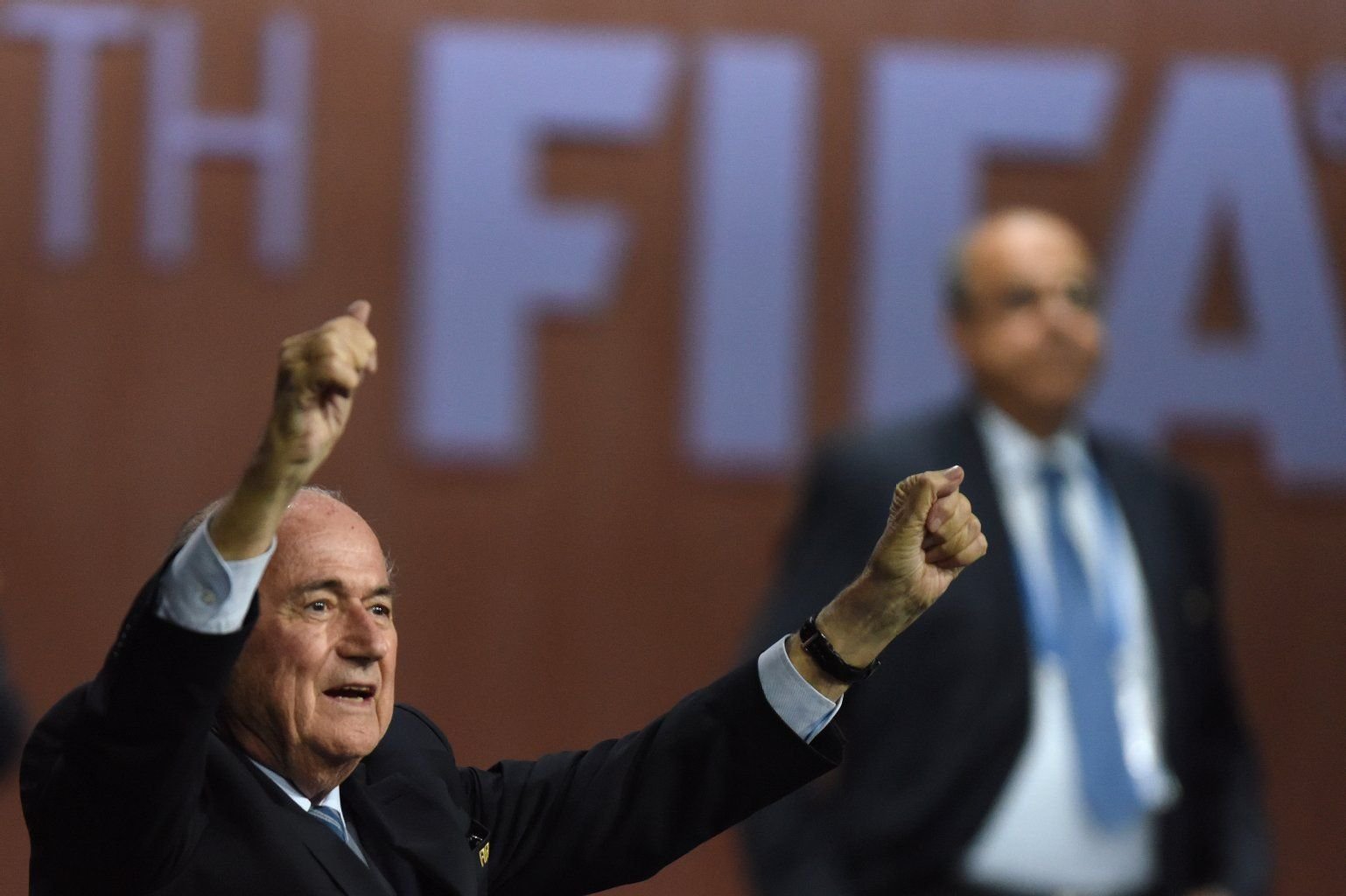 Fifa Präsident Blatter freut sich über seine gewonnene Wahl.