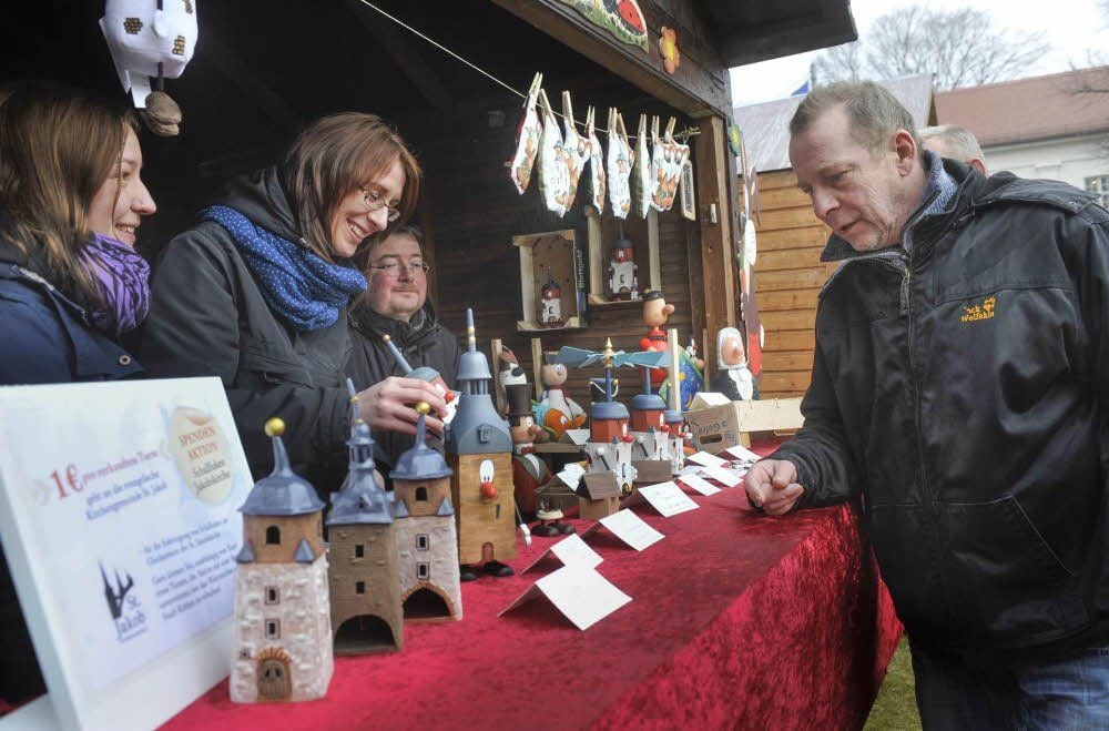 Ein Stand für „Halli“, „Magdi“ und noch andere Köthener Maskottchen aus der Steffen-Fischer-Kollektion.