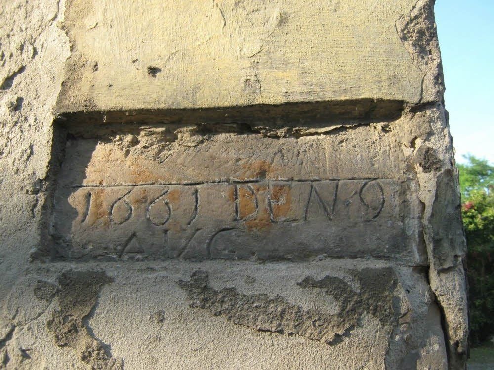 Auch an diese alte Hochwassermarke „August 1661“ an der Steinmühle, Zugang zur Ziegelwiese, kam die „Jahrhundertflut“ 2013 nicht heran.