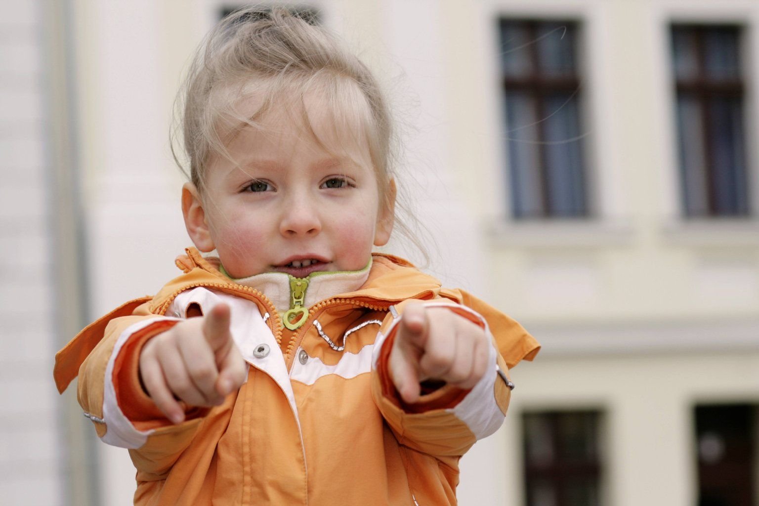Kinder sagen auch mal laut, was sie bei Erwachsenen aufgeschnappt haben.