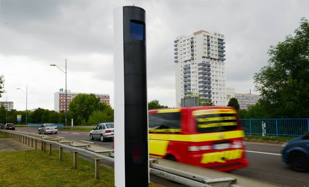 Der Blitzer am Rennbahnkreuz auf der Magistrale in Halle