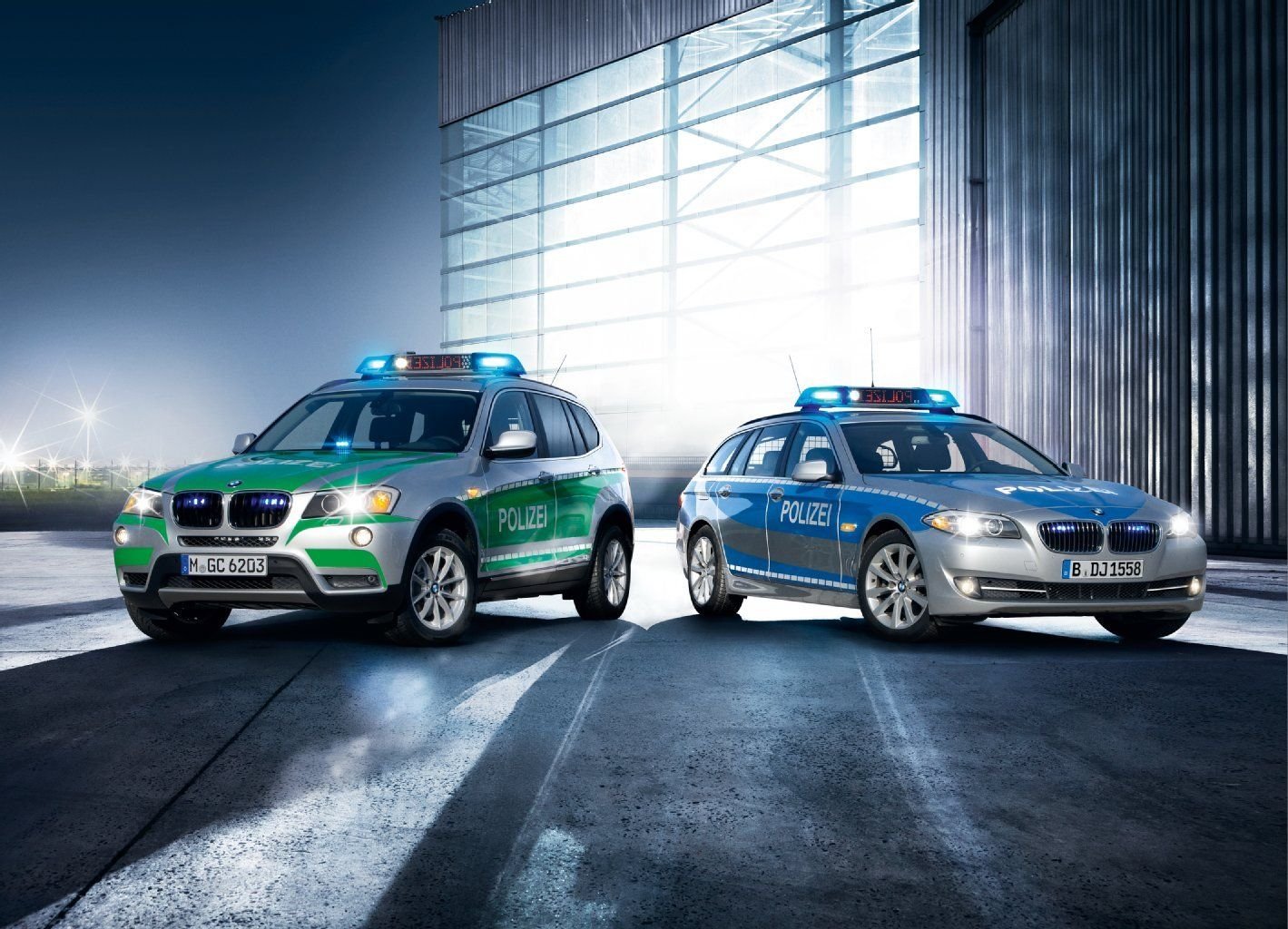 BMW-Modelle stehen in Bayern und anderen Bundesländern als Polizei-Fahrzeuge im Dienst. Für die Marke bedeutet die Marktnische zugleich öffentliche Präsenz und einen Image-Gewinn.