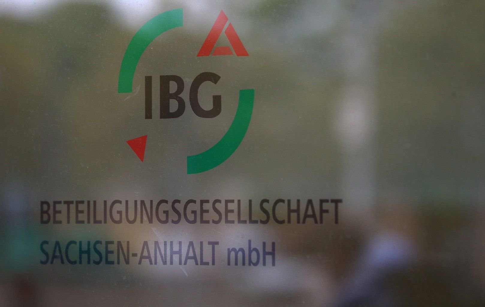 Schild der IBG Beteiligungsgesellschaft mbH in Magdeburg.
