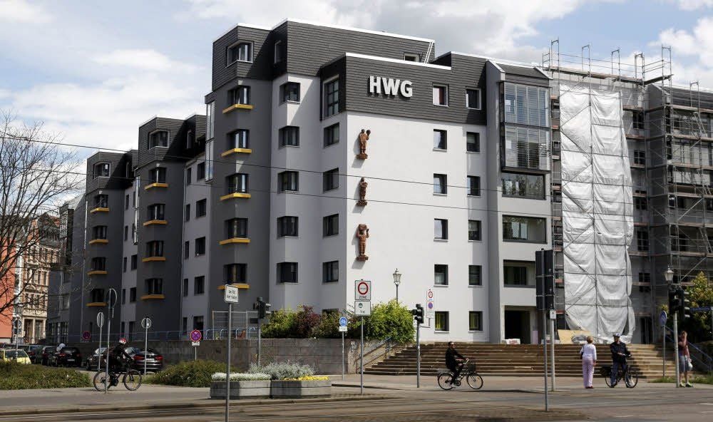 Die Neubauten am Moritzzwinger werden endlich saniert. Das Aussehen von Halles Altstadt von der Hochstraße ist nun deutlich einladender.