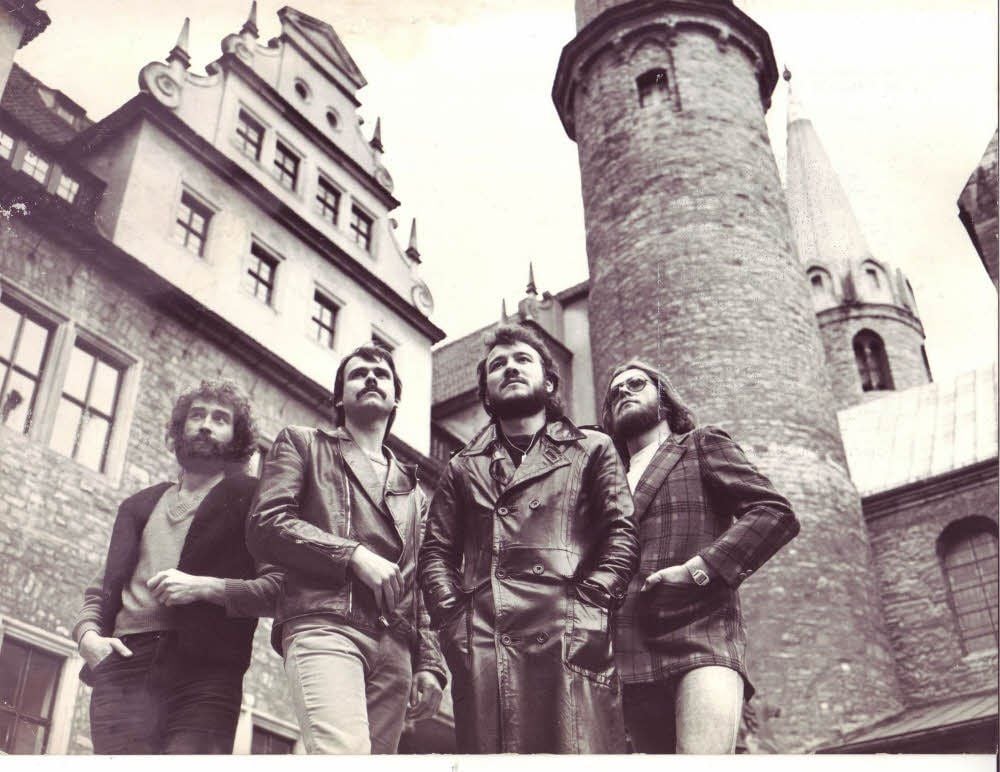 Die M. Jones Band (hier eine Aufnahme im Schloss Merseburg) gehörte zu den Helden der halleschen Rock- und Popszene der 80er Jahre: Lutz Möhwald, Matthias Keppler, Martin Jones, Sander Lueken (v.l). Bei der Schülerakademie wollen Jugendliche die Geschichte der DDR-Musikszene erforschen.