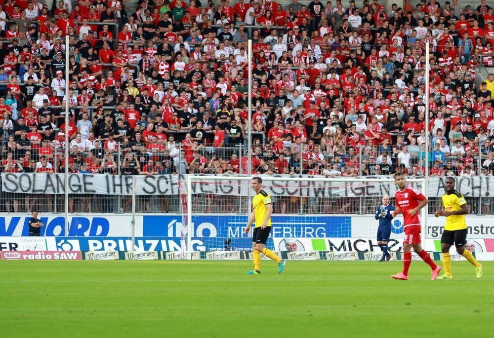 „Solange ihr schweigt - schweigen wir auch.“ Diese Botschaft schickten die Fans während ihres Stimmungs-Boykotts an die HFC-Chefetage. Geredet wurde bis heute nicht miteinander.