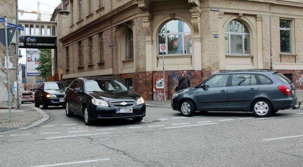 Verbesserungswürdig: Die Kreuzung von Waisenhausring und Kleiner Brauhausstraße gehört für die MZ-Leser zu den Risikostellen.