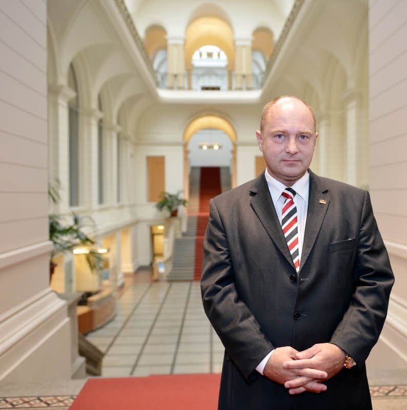 Staatssekretär Rainer Bomba (CDU) wurde frühzeitig Teil des Aufsichtsrats am BER.