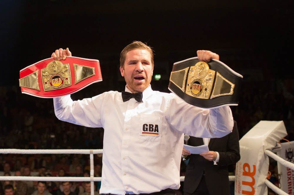 Der ehemalige Profiboxer Timo Hoffmann war diesmal in Dessau als Ringrichter aktiv.