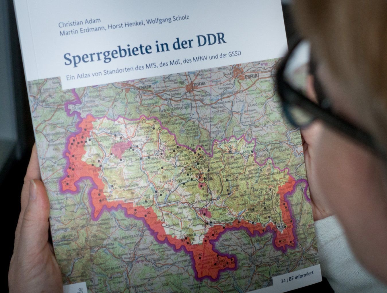 Der Atlas zeigt die oft geheimen Standorte des Militärs, der Stasi und der sowjetischen Streitkräfte der ehemaligen DDR.