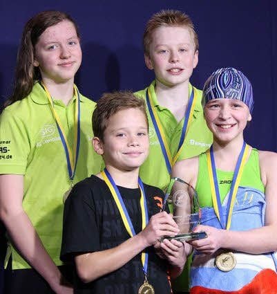 Gold-Schwimmer: Paulin Winkler, Thorfinn Braune (hinten), Benjamin Bähr und Lena Meyer.