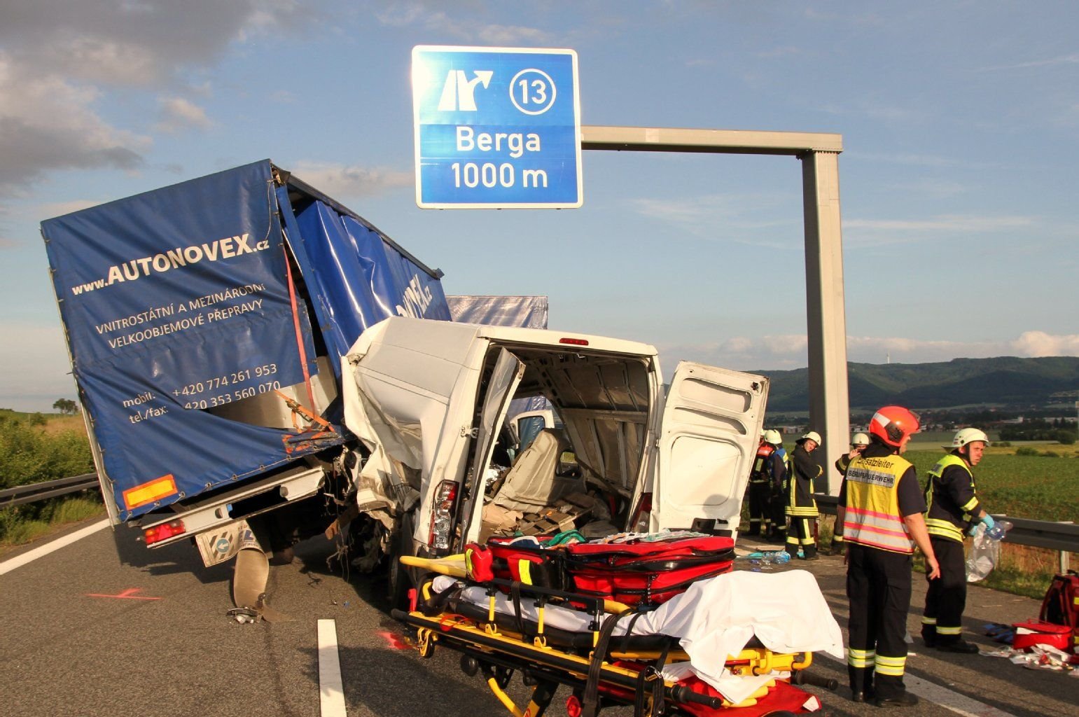 Vor Ort waren zahlreiche Feuerwehrleute unter anderem aus Berga und Roßla (Landkreis Mansfeld-Südharz) sowie Nordhausen und Sundhausen.