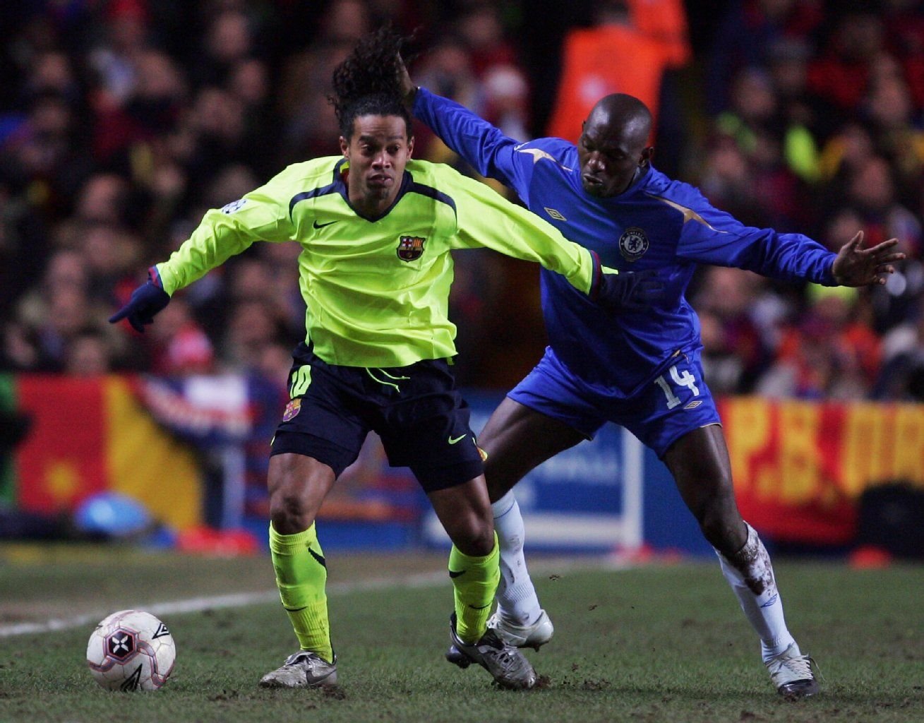 Ronaldinho (l.)