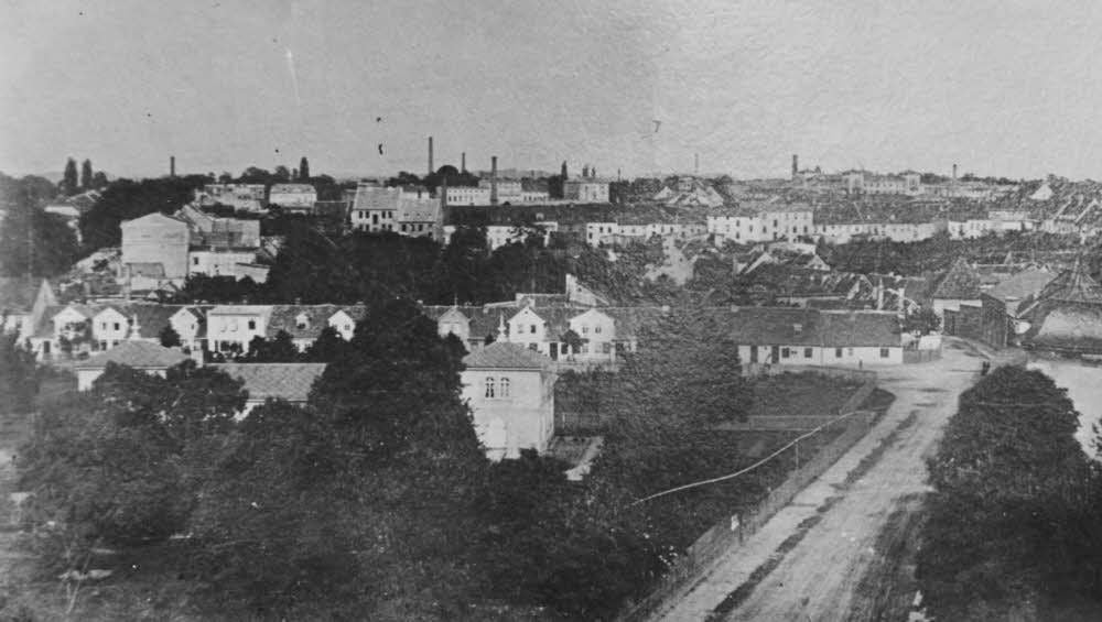 Blick auf die teilweise noch unbebaute Blumenstraße, in der Gerhard Jost (l.) aufgewachsen ist und noch heute wohnt.