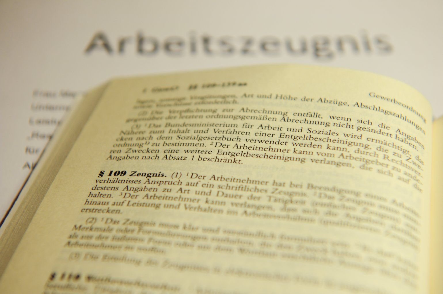 Paragraf 109 der GewO regelt den Anspruch auf ein Arbeitszeugnis.