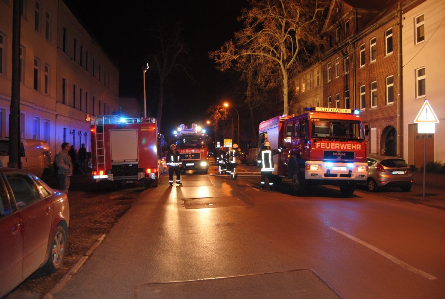 Die Feuerwehr in Köthen musste am Dienstagabend zu einem Brand in die Lohmannstraße ausrücken.