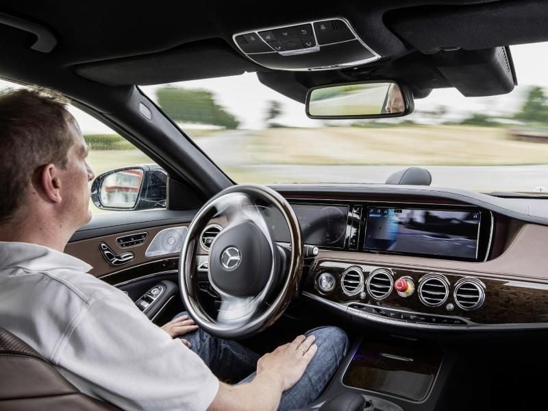 Auch Mercedes-Benz arbeitet am selbstfahrenden Auto. Getestet wird hier der S 500 Intelligent Drive.
