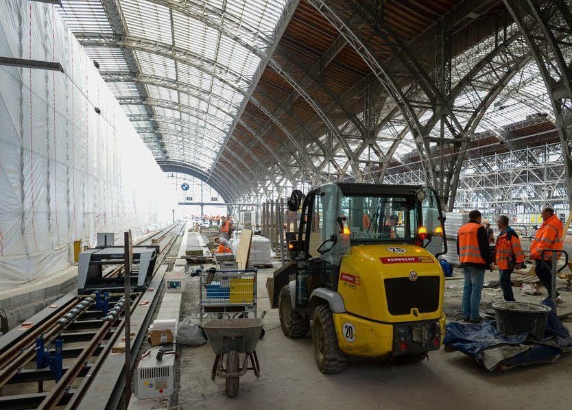 Großbaustelle Bahnhof: In Leipzig werden Bahnsteige fit gemacht für die schnellen ICE-Züge.