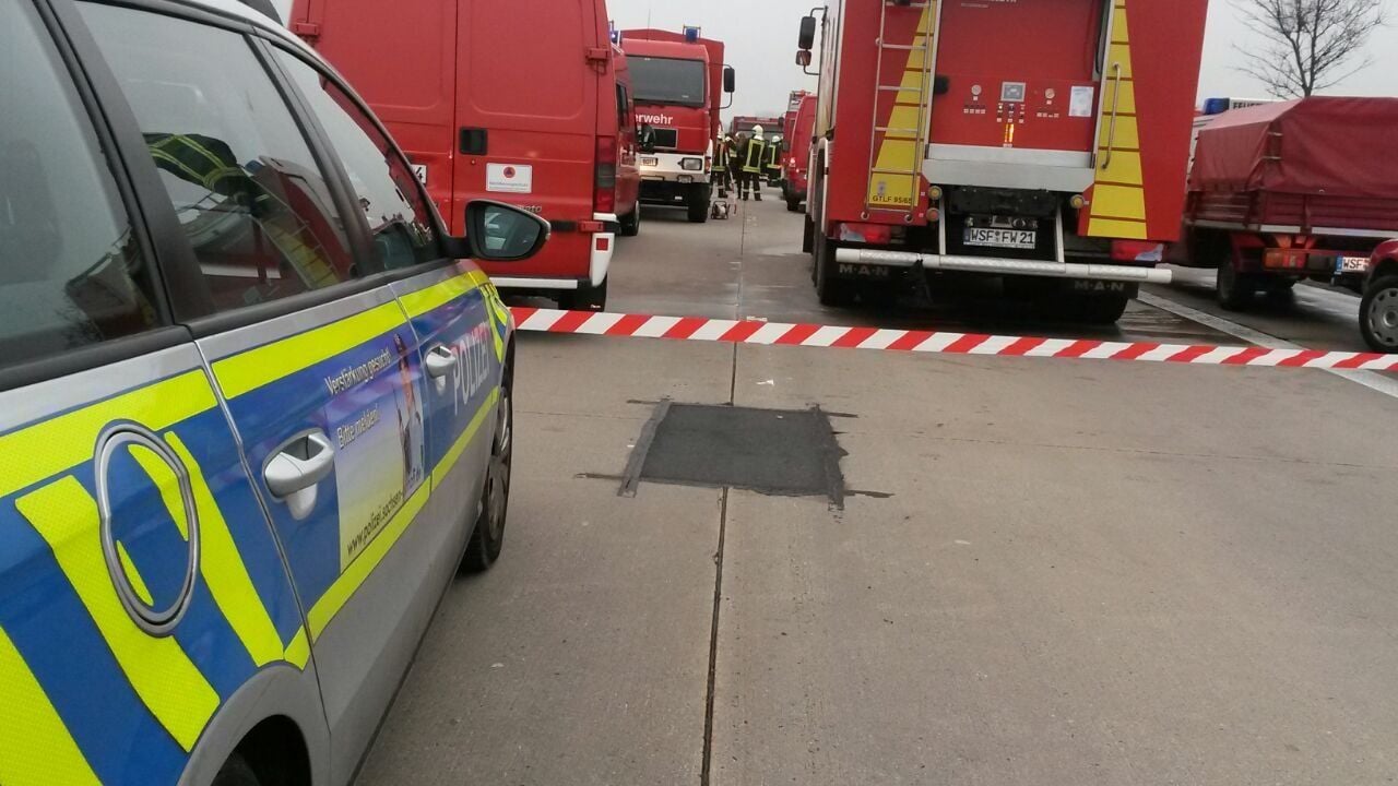 Einsatzfahrzeuge an der Unfallstelle der A9