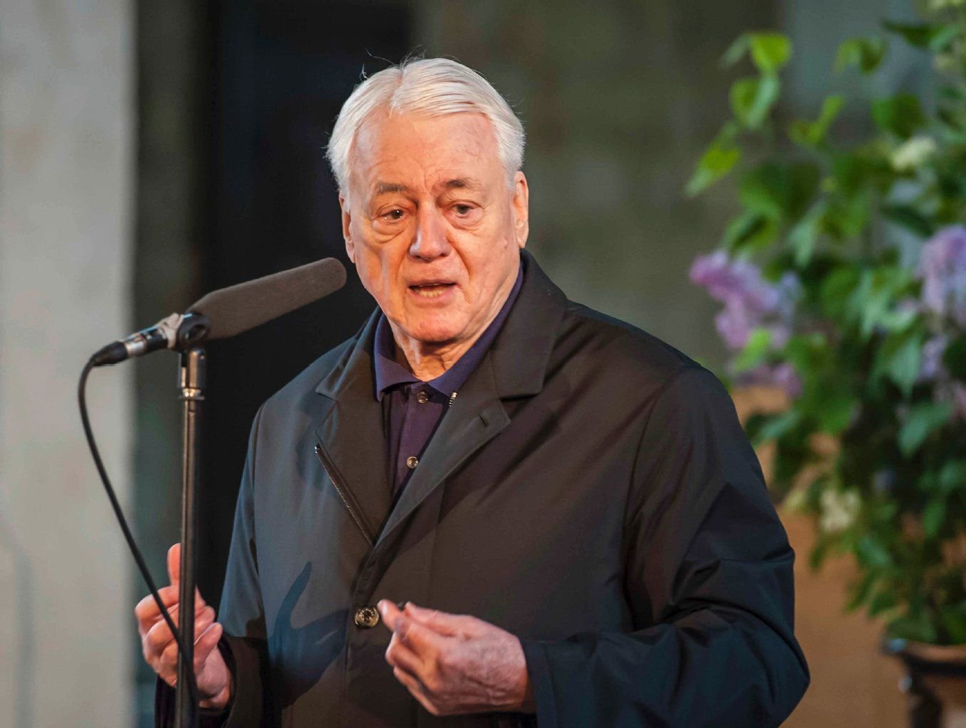Alexander Kluge (81) wurde in Halberstadt geboren, wo er aufwuchs. Bis heute ist der Wahl-Münchner seiner Vaterstadt, hier bei einer Lesung im Mai 2013, eng verbunden.