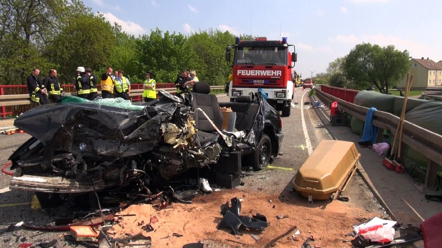 Blick auf die Unfallstelle auf der B71. ein 19-Jähriger ist hier am Mittwoch gestorben.