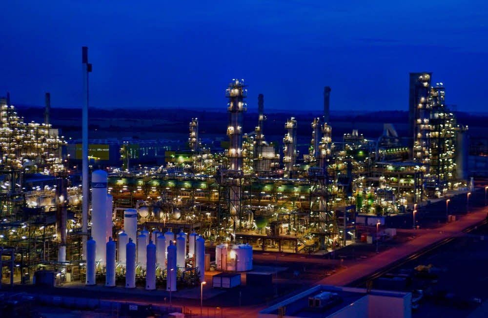 Die Total-Raffinerie in Leuna (Saalekreis) gehört zu den Säulen der Wirtschaft in Mitteldeutschland.
