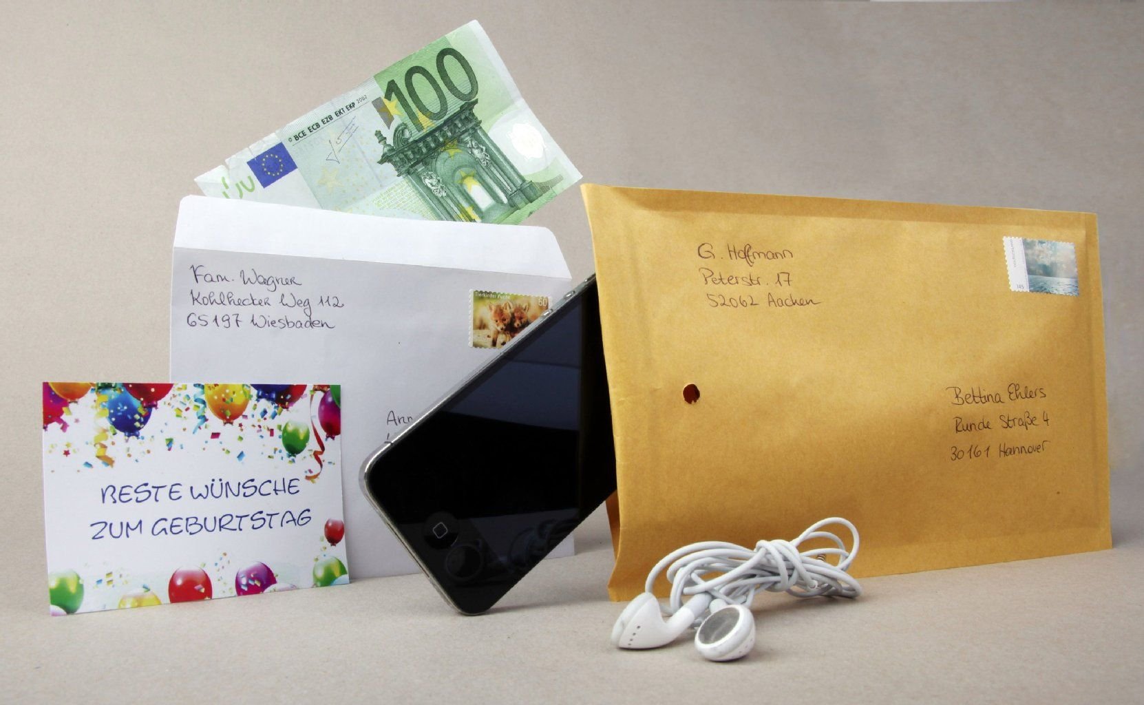 Bargeld oder Wertsachen wie Schmuck, Handys oder Konzerttickets können künftig per Post-Brief verschickt werden.