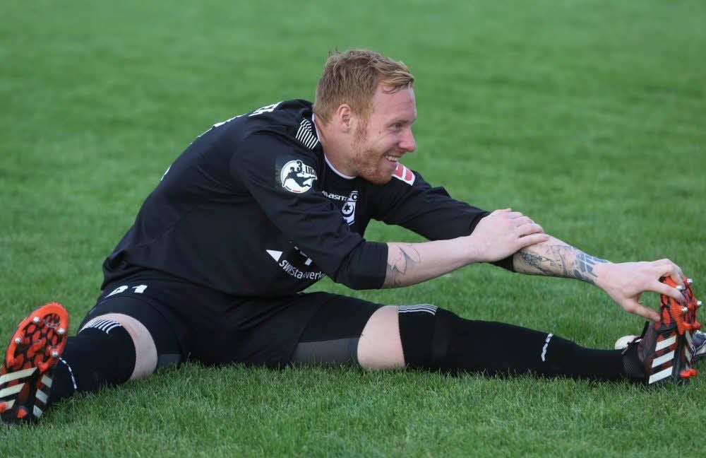 Gute Laune ist bei Lukas Königshofer Programm. Nur vier Monate nach seiner schweren Knieverletzung ist er wieder im Training des HFC dabei.