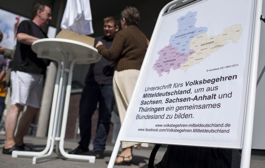 Rothes einzige Waffe ist eine Unterschriftensammlung.