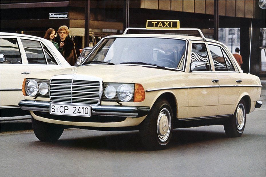 Der Mercedes 200 D der Baureihe W123 war ab Mitte der 70er Jahre das wohl häufigste Taxi in Deutschland und sollte für Jahrzehnte im Straßenbild präsent bleiben.