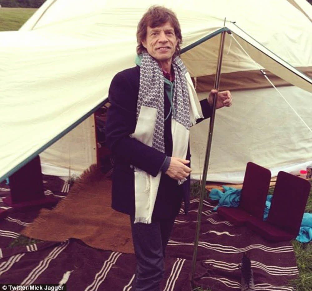 Neulich beim Rockfestival in Glastonbury: Mick Jagger vor seinem schicken Zelt.