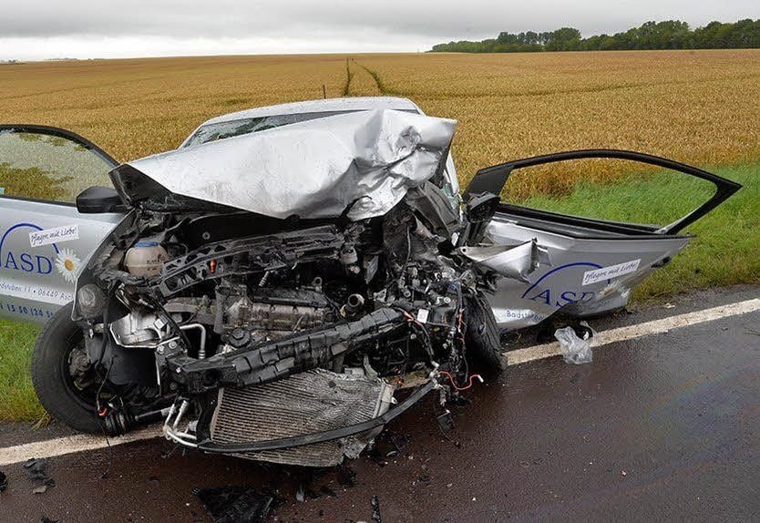 Die Fahrerin dieses Fahrzeuges hat den Unfall bei Mehringen nicht überlebt.