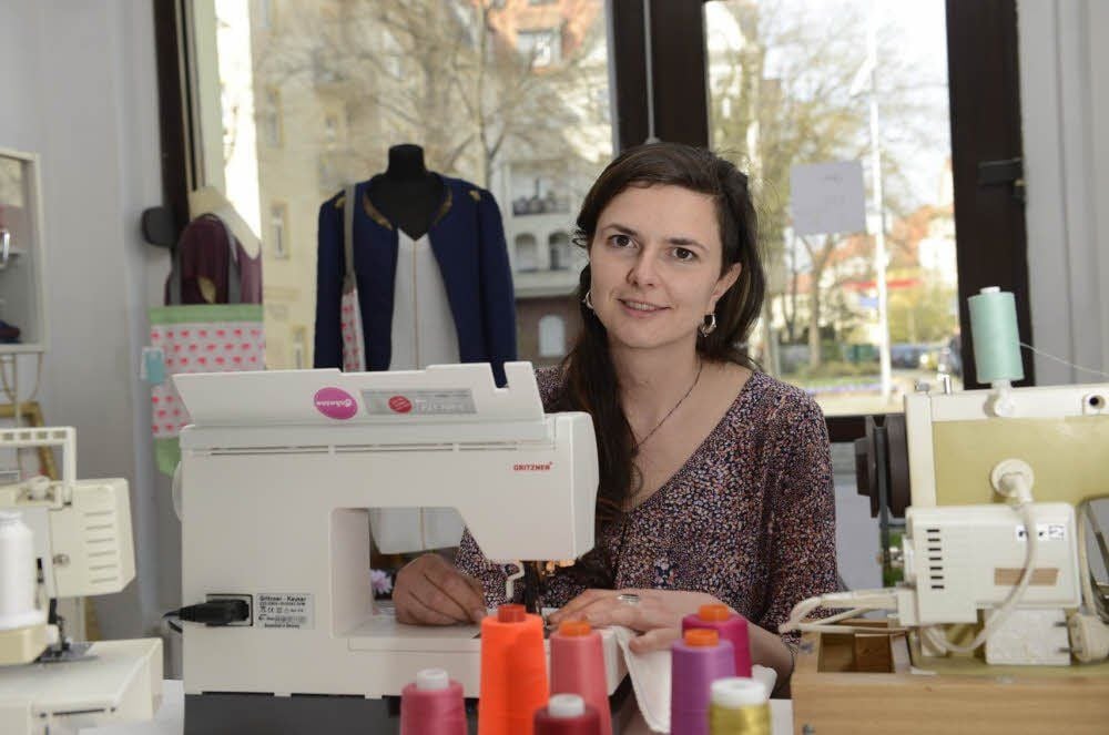 Nicht den Faden verlieren Janine Jonneg verrät im Nähcafé Tipps zum Umgang mit Nadel, Faden und Nähmaschine.