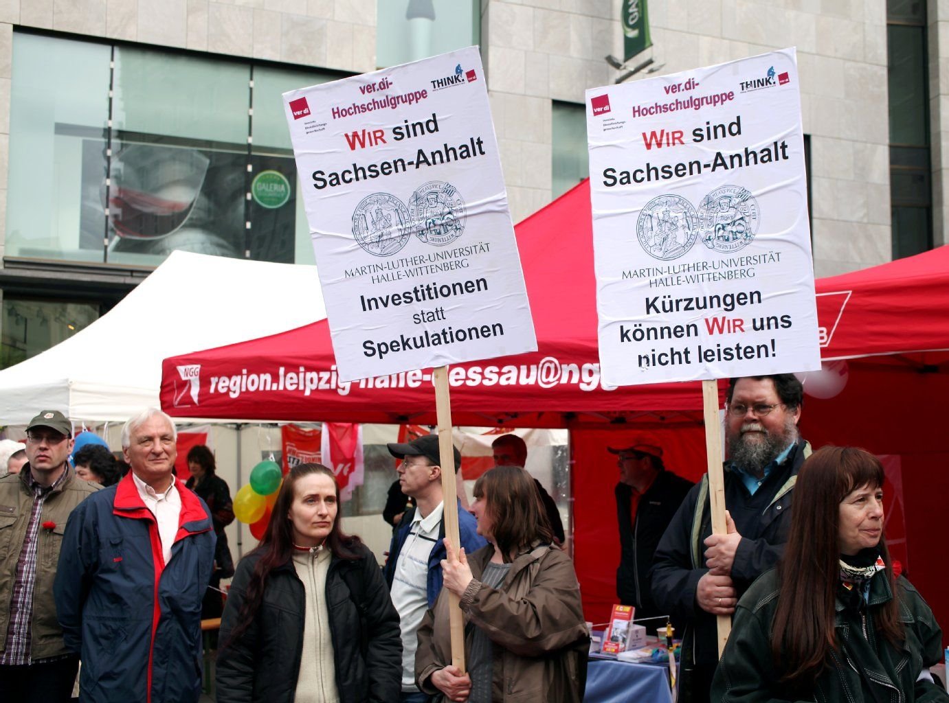 Auch bei der traditionellen Kundgebung zum Tag der Arbeit auf dem halleschen Marktplatz sind die Sparpläne der Landesregierung ein wichtiges Thema.