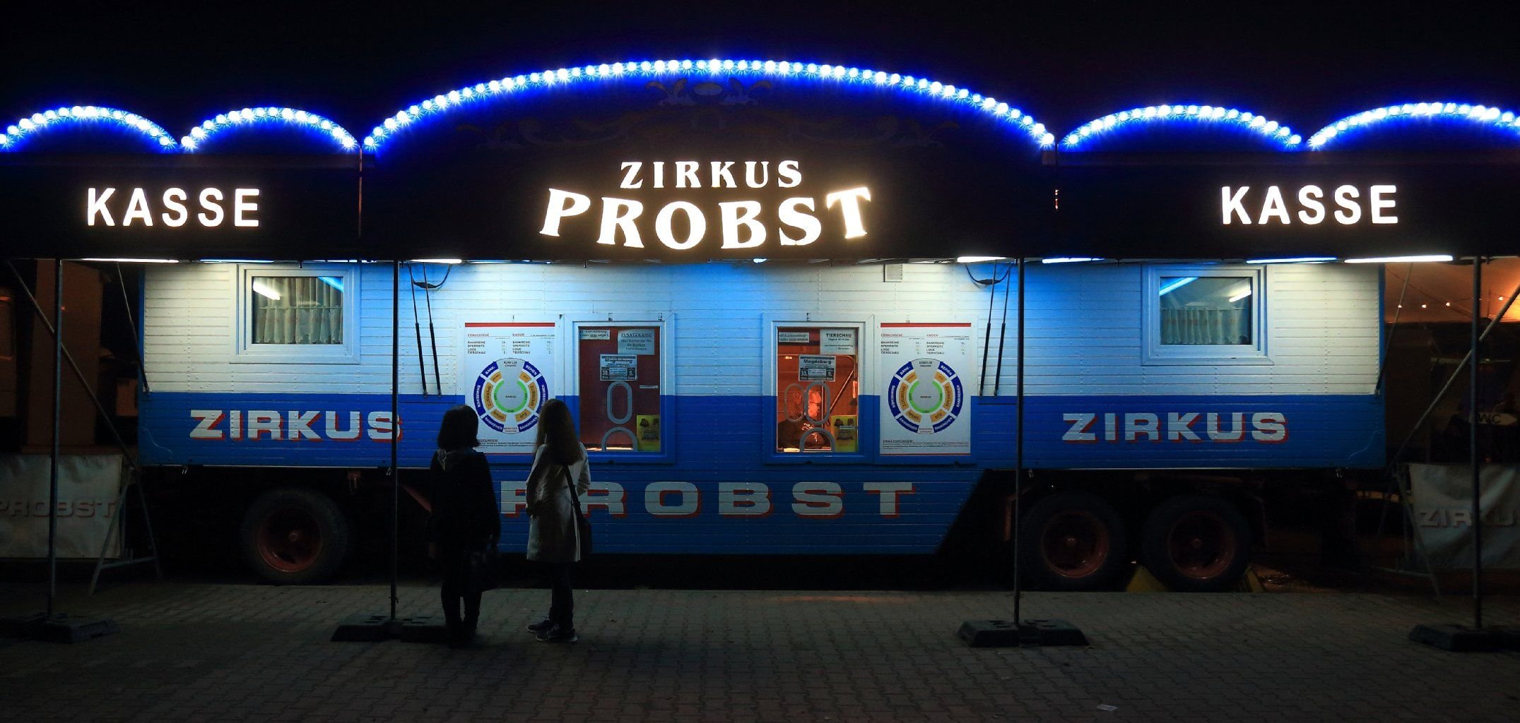Leere Kassenwagen vom Zirkus Probst