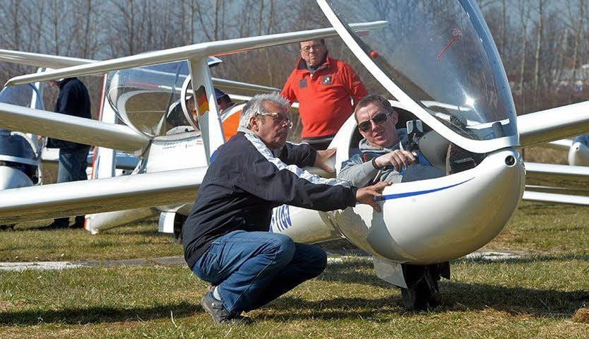 Wolfgang Lieder (l.), Vorsitzender des Luftsportvereins, konnte sich über eine gelungene Premiere freuen.