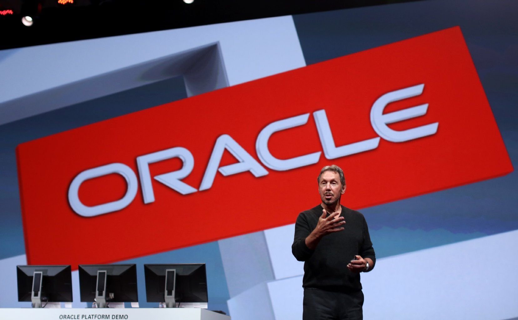 Oracle-Chef Larry Ellison sagt Amazon im Bereich des Cloud-Computing den Kampf an.