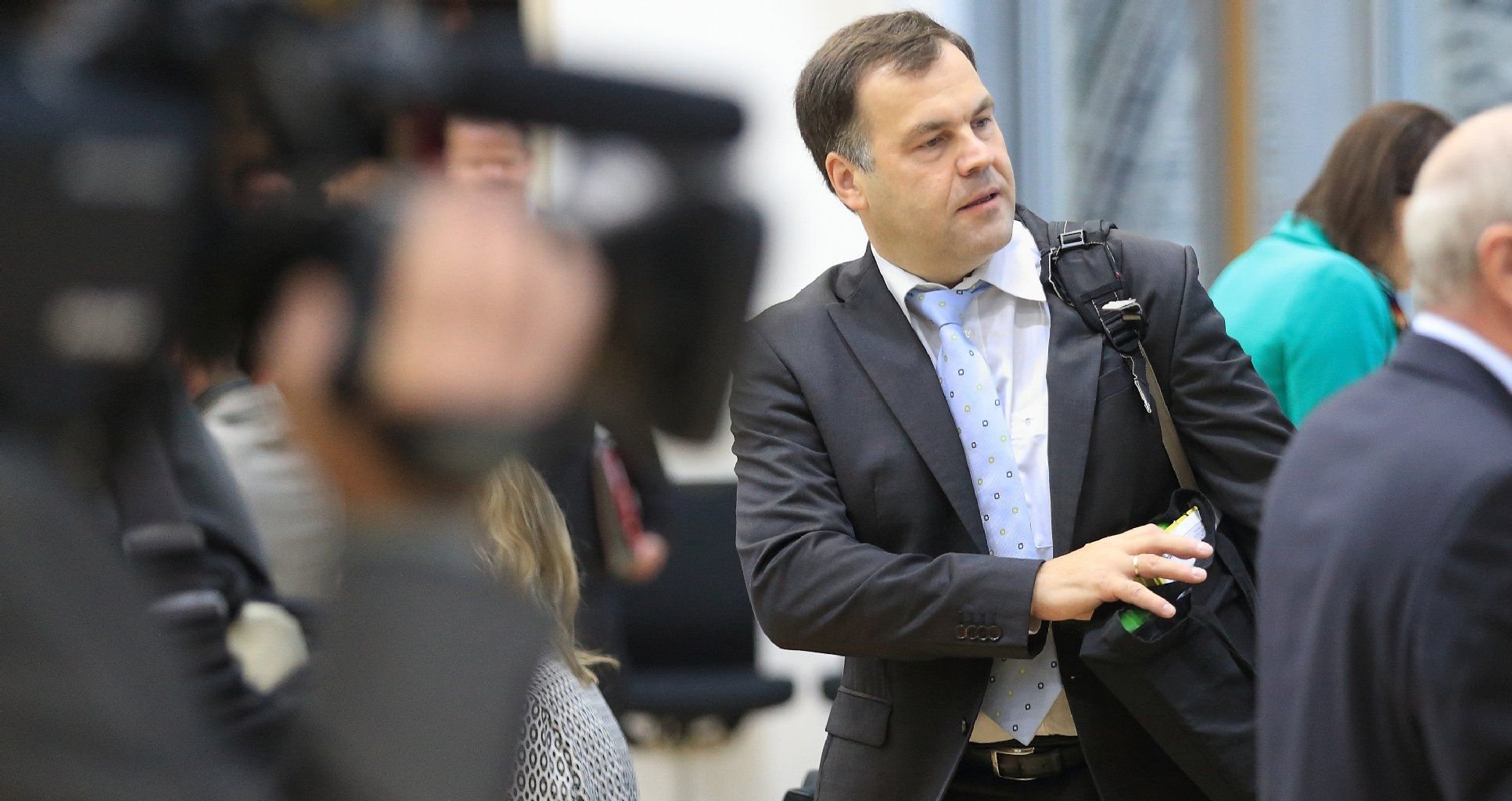 Stephan Dorgerloh (SPD), Kultusminister Sachsen-Anhalts, bei der Landtagssitzung in Magdeburg