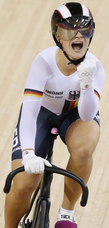 Geschafft! Radsportlerin Kristina Vogel bejubelt ihren Olympiasieg 2012 in London.